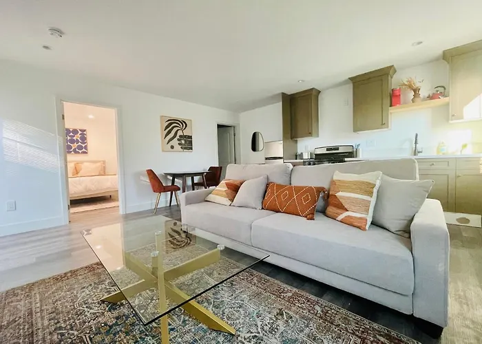 Modern Gem 2 Miles From Sofi
